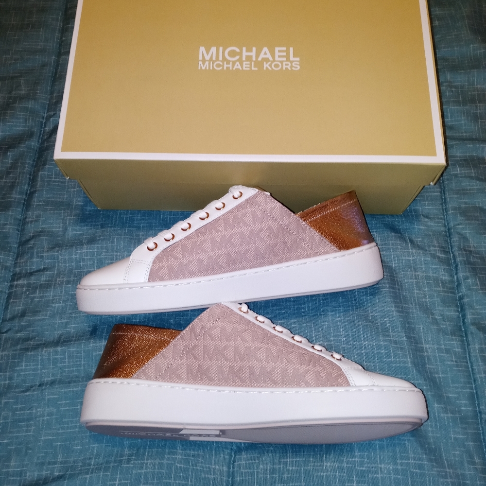 Michael Kors Bailee Sneaker - Picture 3 of 8